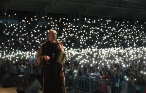 Acampamento com Frei Gilson espera reunir 40 mil fiéis na Canção Nova no feriado de Corpus Christi
