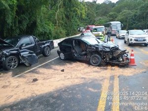 Acidente na Rodovia Floriano deixa dois feridos em Santo Antônio do Pinhal