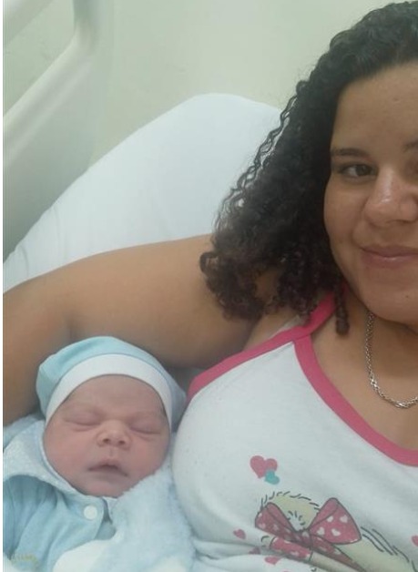 Gestante socorrida na Via Dutra dá à luz a caminho do hospital