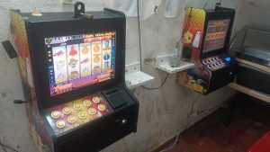Polícia flagra jogos de azar e detém envolvidos em adega de São José