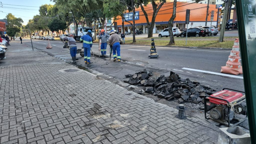 Queda de pedestre em asfalto irregular acende alerta na zona sul de São José dos Campos