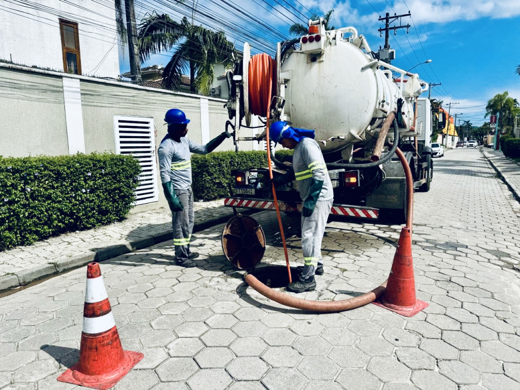 Sabesp realiza limpeza preventiva em 33,6 km da rede de esgoto em Caraguatatuba