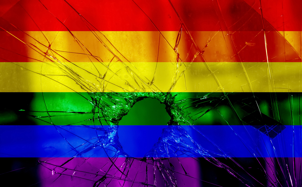 Violência contra LGBTQIA+ soma mais de 5 mil casos em SP. Dados revelam urgência por políticas públicas inclusivas.