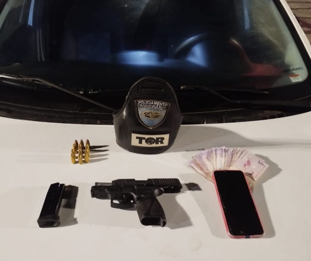 Homem é preso com arma escondida no carro na Carvalho Pinto