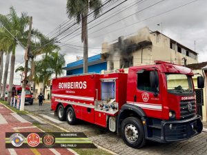 Incêndio em albergue é controlado por bombeiros em Lorena