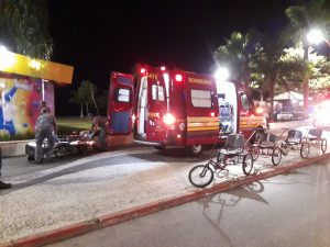 Discussão por cigarro termina com tiro na coxa em plena Avenida da Praia em Caraguá