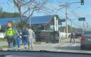 Dois carros se envolvem em acidente no Urbanova