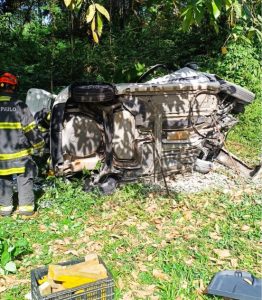 Colisão entre carro e caminhão deixa vítima fatal na Rio-Santos, em Caraguá