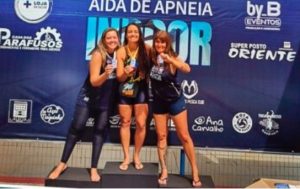 Com 4 minutos e 56 segundos submersa, atleta de Ubatuba é campeã brasileira de apneia estática