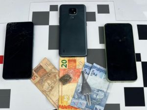 Com antecedentes, homem é preso com carro usado em furto e drogas e na Av. Fundo do Vale