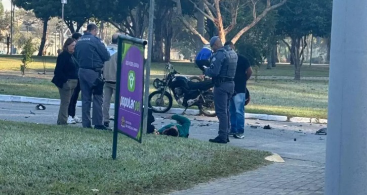 Motociclista fica ferido após colisão com carro no Jardim Aquarius