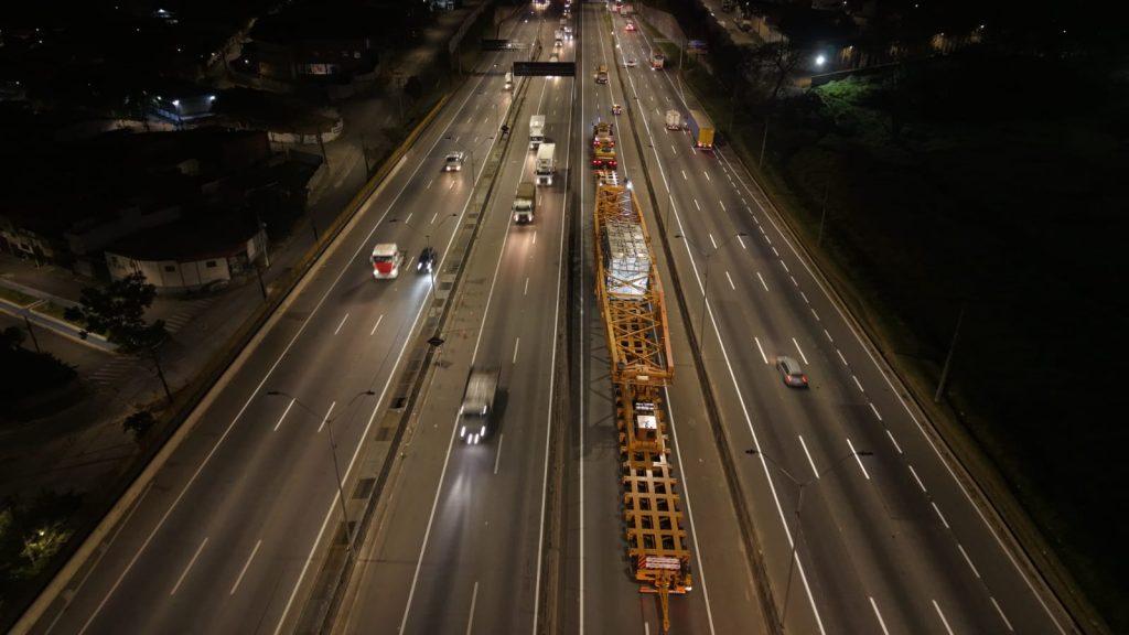 Movimentação carga especial é adiada na Via Dutra
