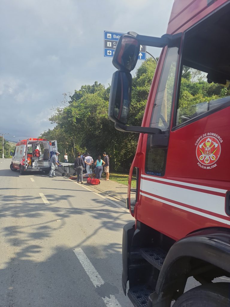 Mulher de 51 anos fica ferida com gravidade em acidente com triciclo elétrico em Ilhabela