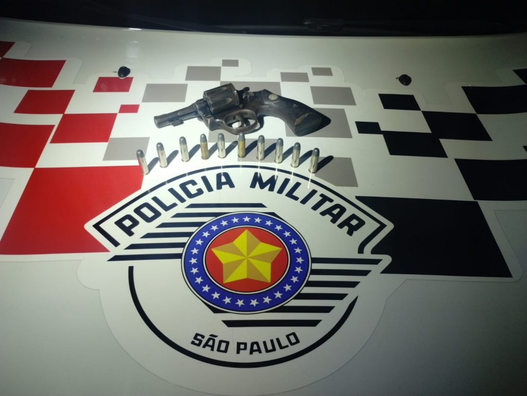 PM nota movimentação, e homem é preso por porte ilegal em frente adega na região do Campo dos Alemães