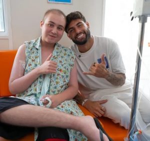 Yuri Alberto visita hospital do GACC em São José dos Campos