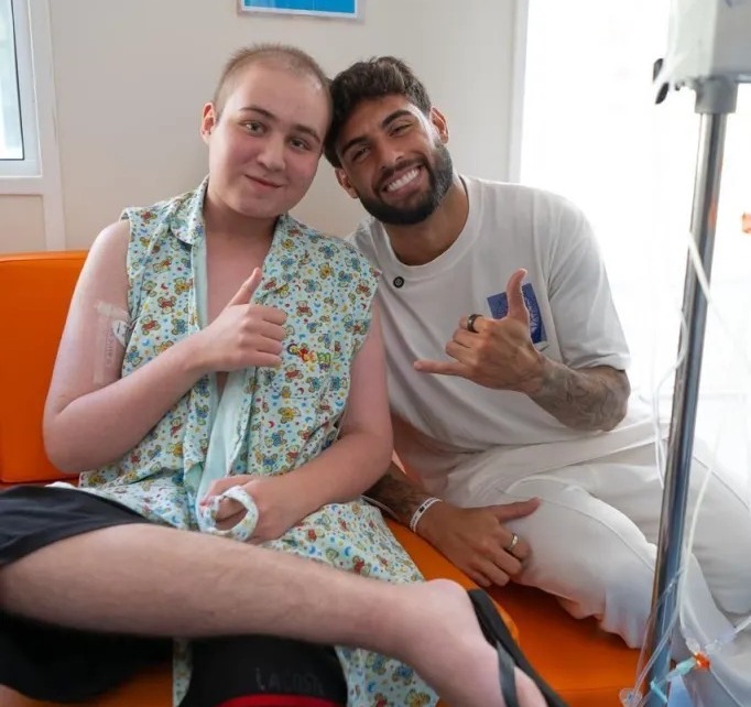 Yuri Alberto visita hospital do GACC em São José dos Campos 
