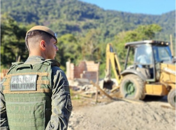 Ubatuba: Polícia Ambiental realiza ação contra invasão e degradação na Mata Atlântica