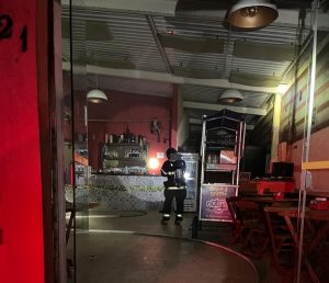 Restaurante em Ubatuba pega fogo e mobiliza Corpo de Bombeiros