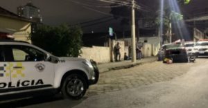 Foragido da Justiça por tráfico é preso após tentar fugir de blitz na Carvalho Pinto, em São José
