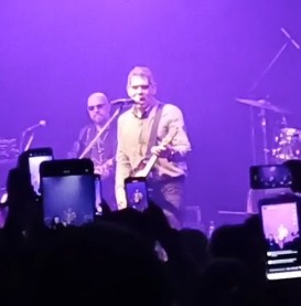 Dado Villa-Lobos revive Legião Urbana e emociona em show com André Frateschi no Sesc São José