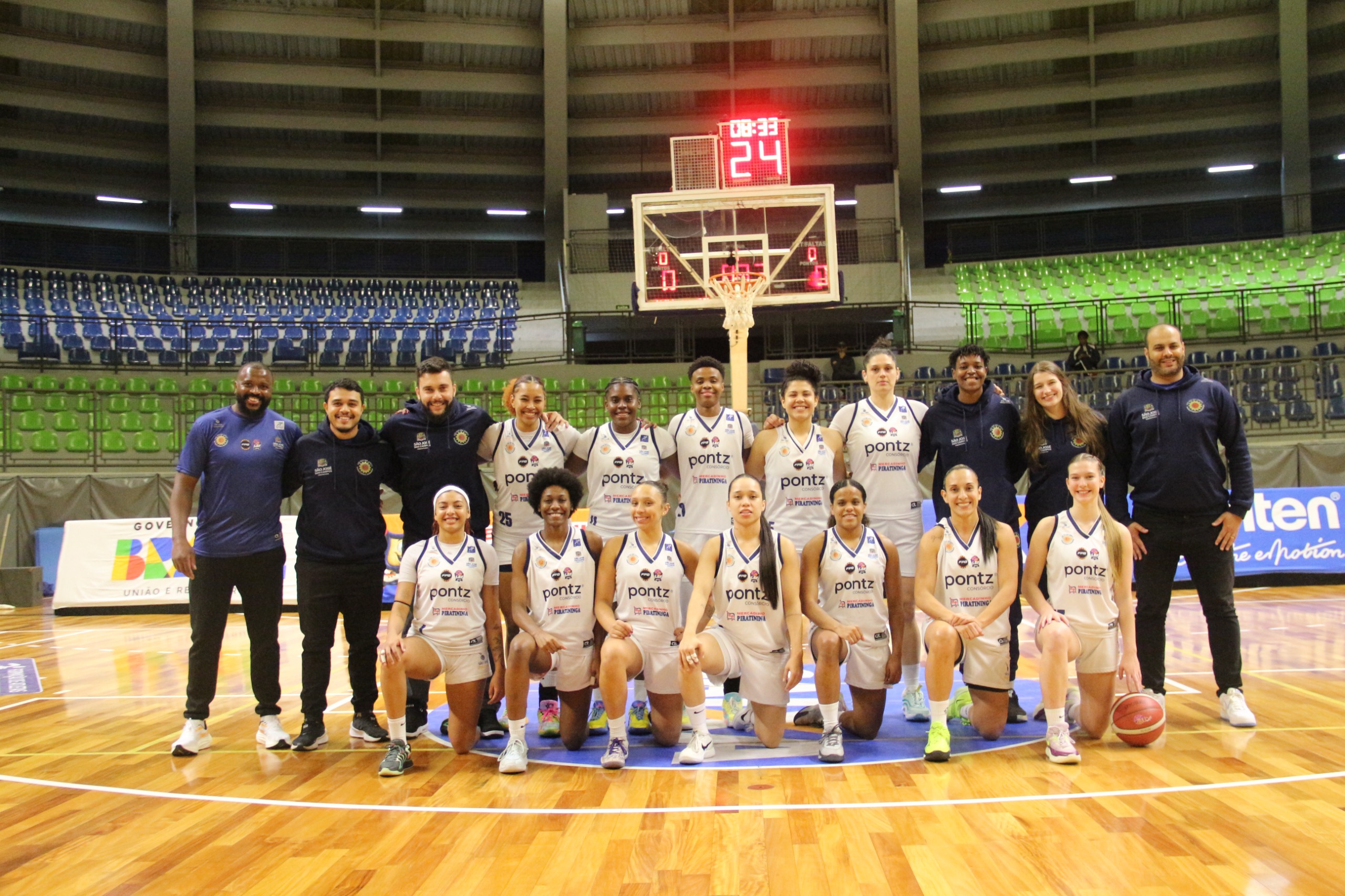 Em jogo fora de casa, São José Basketball feminino busca vaga na semifinal da LBF