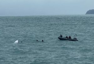 Lancha que naufragou é encontrada na costa sul de São Sebastião