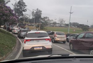 Trânsito na zona leste trava ruas do Vista Verde e Motorama