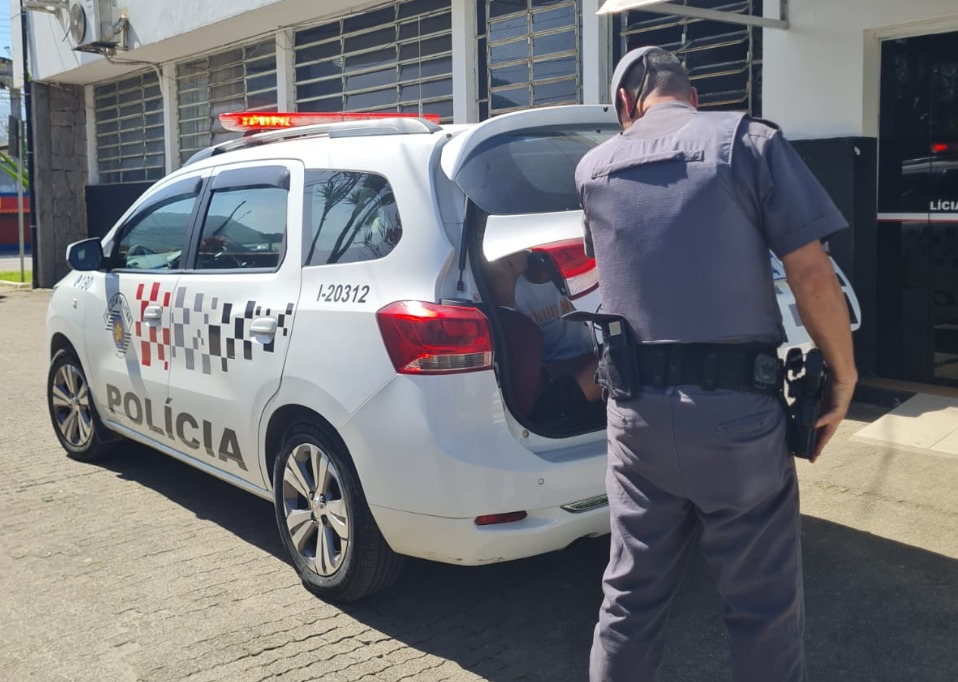 Trio é preso por roubo e estelionato cometidos em Ubatuba após perseguição na Oswaldo Cruz