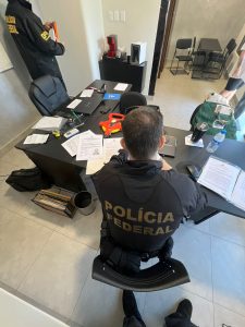 Operação da Polícia Federal desarticula esquema milionário de produtos destilados ao tráfico de drogas na RM Vale do Paraíba