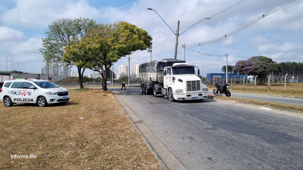 Motociclista fica gravemente ferido em acidente no viaduto da Johnson em São José dos Campos