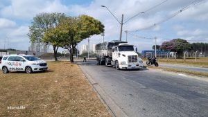Motociclista fica gravemente ferido em acidente no viaduto da Johnson em São José dos Campos