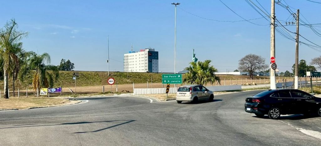 Ação policial tem reação e homem morto em estrada rural de Lorena