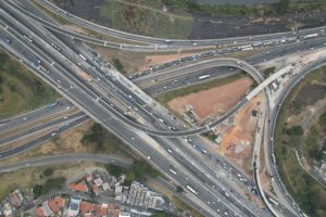 Antecipada liberação de alça no entroncamento da Via Dutra com a Fernão Dias