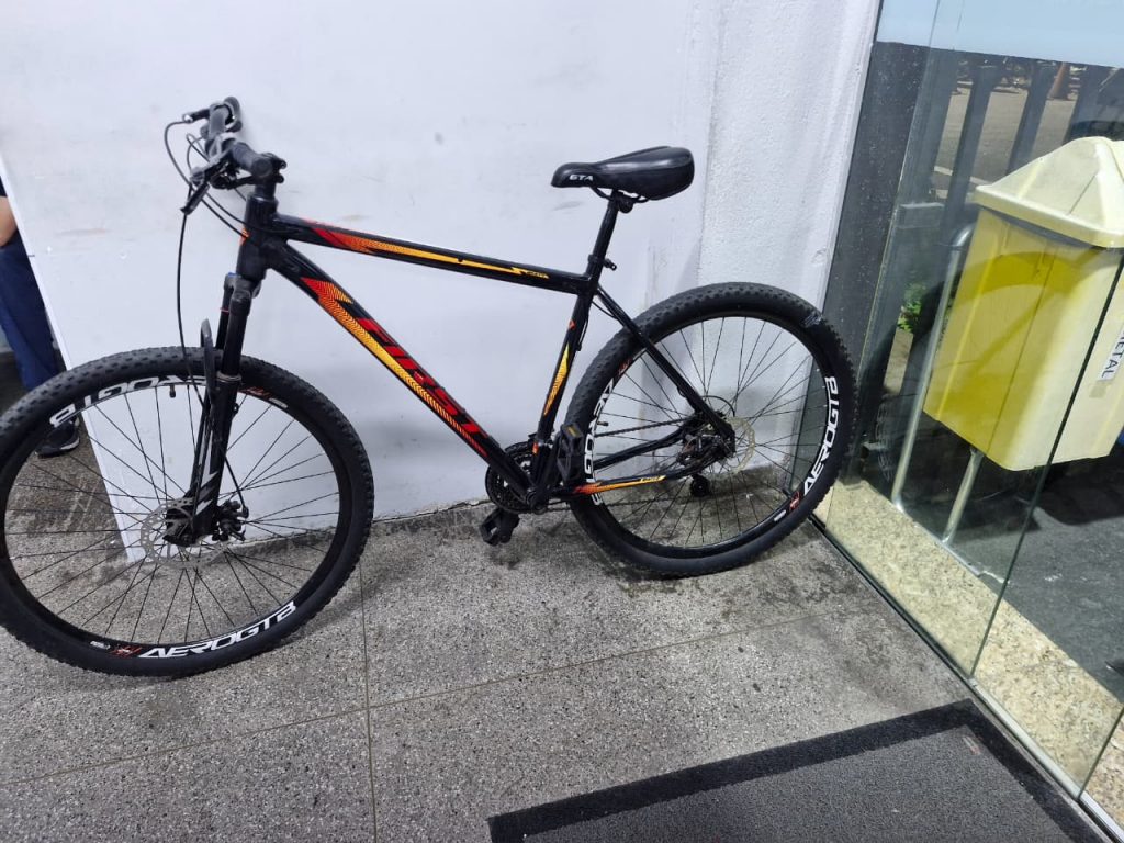 Ladrão de bicicleta é preso ao furtar dentro de estacionamento de shopping!