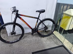 Ladrão de bicicleta é preso ao furtar dentro de estacionamento de shopping!