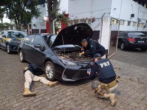 Após perseguição em Lavrinhas, PRF recupera carro roubado