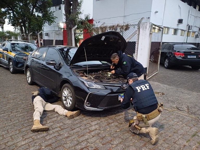 Após perseguição em Lavrinhas, PRF recupera carro roubado