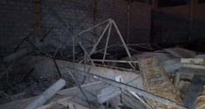 Muro desaba em Jacareí, atinge seis casas e deixa quatro feridos