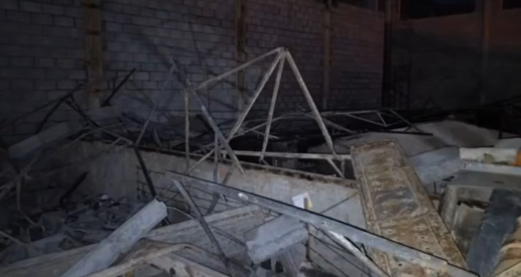 Muro desaba em Jacareí, atinge seis casas e deixa quatro feridos