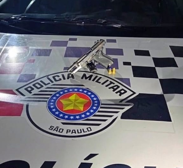 Após exibir pistola em pancadão na represa, homem é preso por porte ilegal de arma