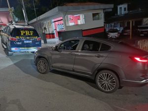 Carro roubado no Rio é recuperado na Via Dutra pela PRF!