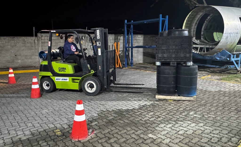 Inscrições abertas para 30 vagas do curso de Operador de Empilhadeira e 30 de Inglês