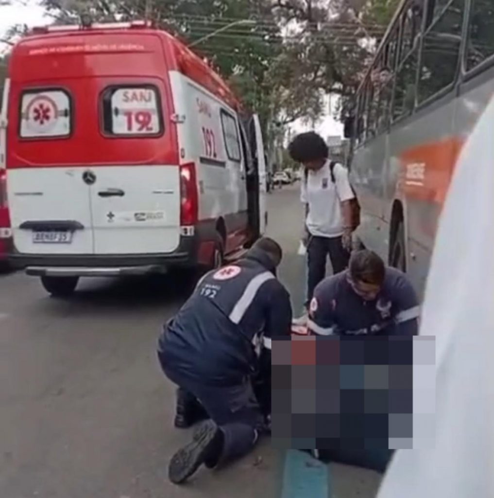Idosa é atropelada por ônibus na Adhemar de Barros, em São José dos Campos