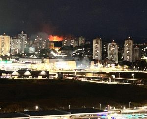 Incêndio em vegetação próximo ao bairro Putim assusta moradores