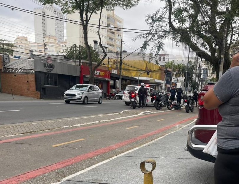 Perseguição policial na avenida Nove de Julho nesta manhã
