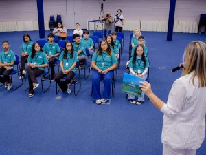 Adolescentes do Parlamento Jovem de São Sebastião visitam a Câmara de São José dos Campos