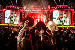 Vale Rodeio Show reúne 80 mil pessoas e grandes artistas