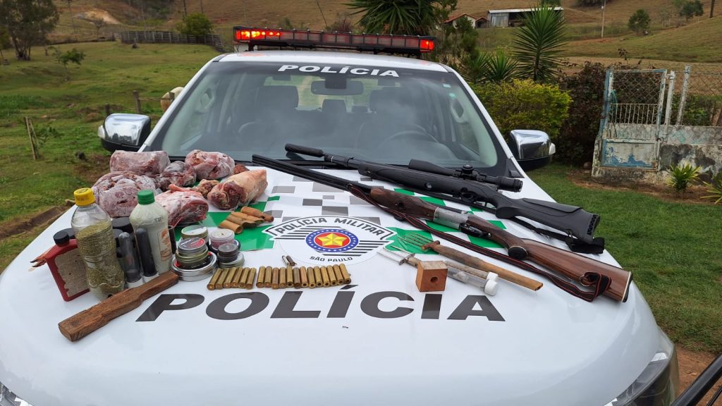 Polícia apreende armas e carne de animais silvestres em operação contra caça ilegal em Guaratinguetá