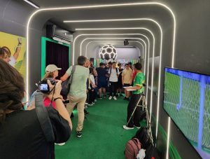 Caravana do Futebol Feminino estaciona em shopping de São José dos Campos