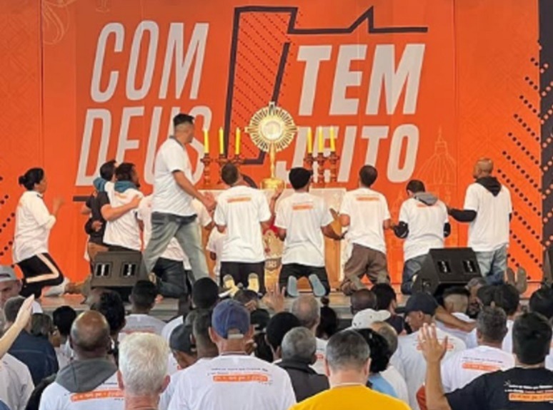 Lideranças católica e fiéis se reúnem em evento na Canção Nova no fim de semana